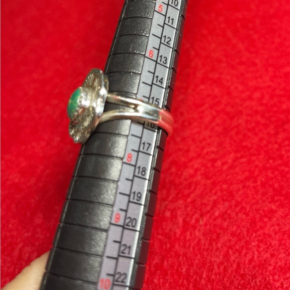 Native American Sterling Flower Ring with Turquoise Stone size 7 Ships FREE - Picture 5 of 5